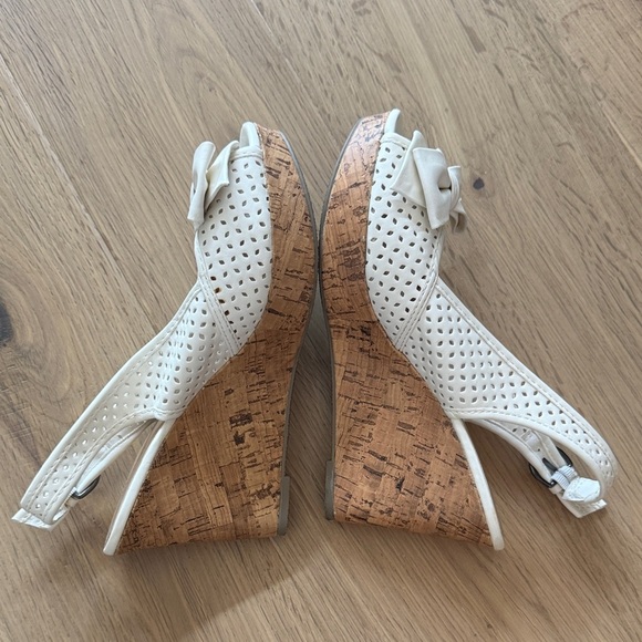 Apt 9 White Peep-Toe Slingback Heels | Size 7 Regular Width - Picture 2 of 5